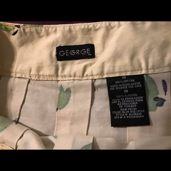 Ladies pleaded skirt - Picture 3 of 3